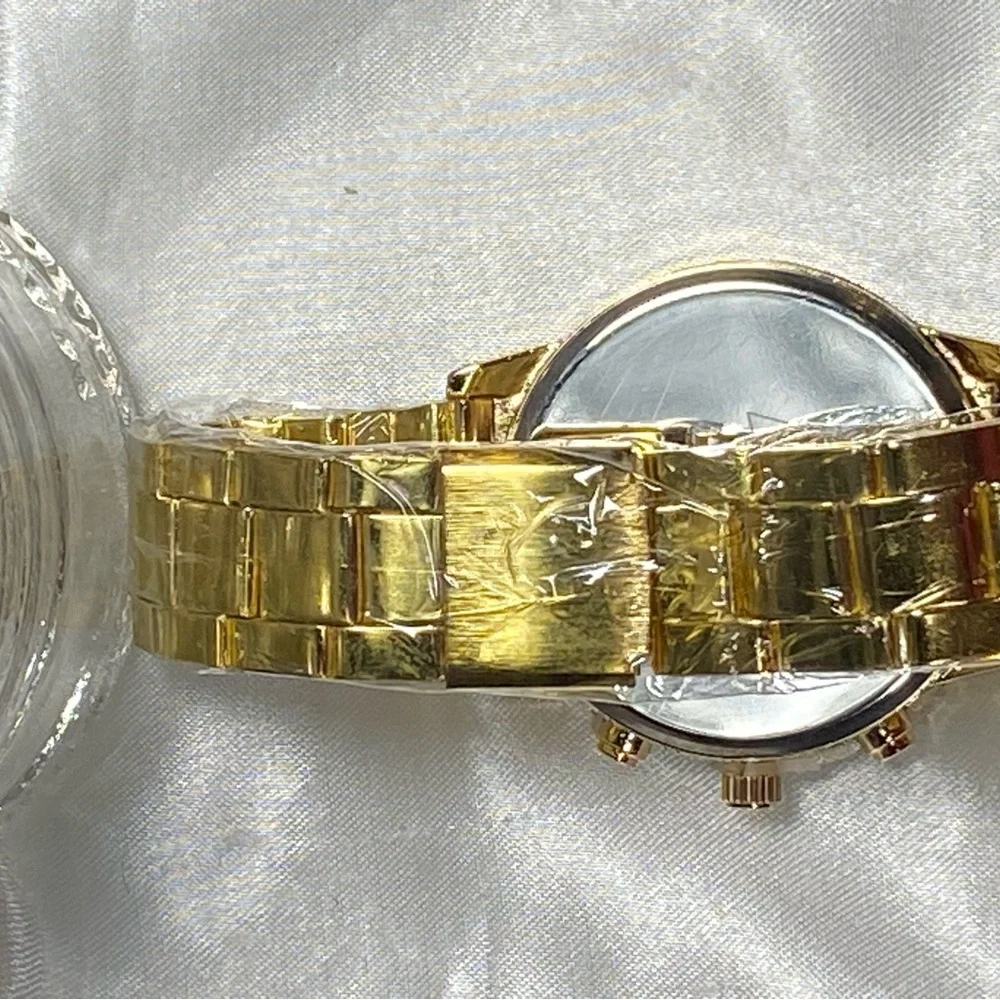 Luxury Gold style and Black color Chronograph Men's Watch